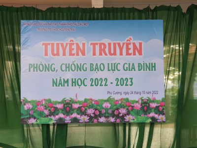 Tuyên truyền phòng, chống bạo lực gia đình và tổ chức thi diễn tiểu phẩm cho học sinh khối 5.