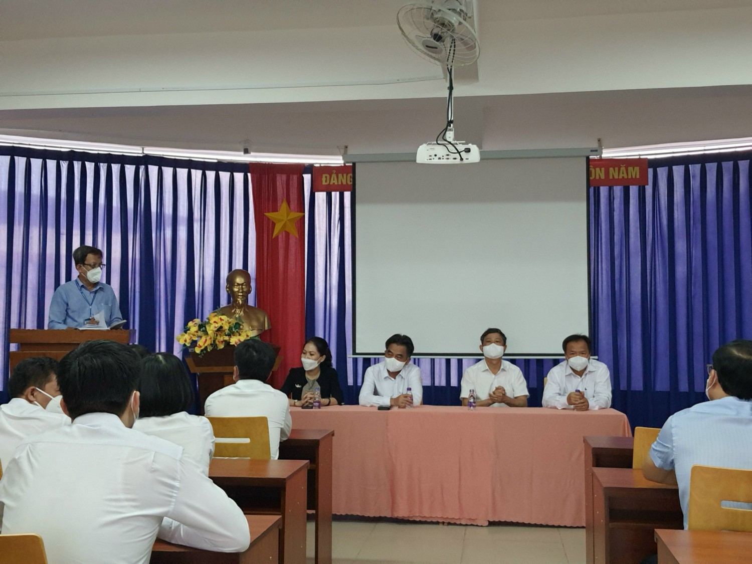 Tiếp đón đoàn lãnh đạo tỉnh và thành phố đến thăm và chúc tết trường TH Nguyễn Trãi