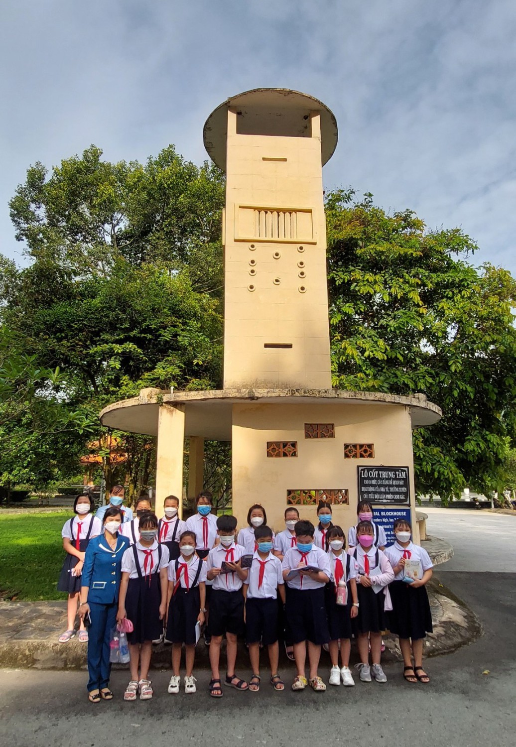 Tổ chức tham quan Di tích lịch sử nhà tù Phú Lợi