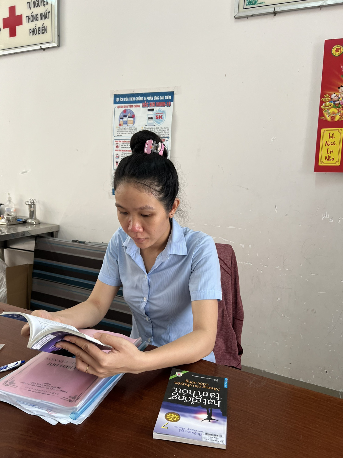 Nhân viên y tế hưởng ứng Ngày Sách và Văn hoá đọc Việt Nam