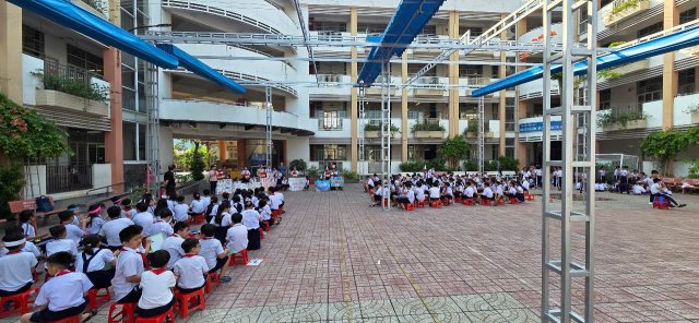TRƯỜNG TIỂU HỌC NGUYỄN TRÃI TƯNG BỪNG TỔ CHỨC CUỘC THI "RUNG CHUÔNG VÀNG" MÔN TIẾNG ANH DÀNH CHO HỌC SINH LỚP 4